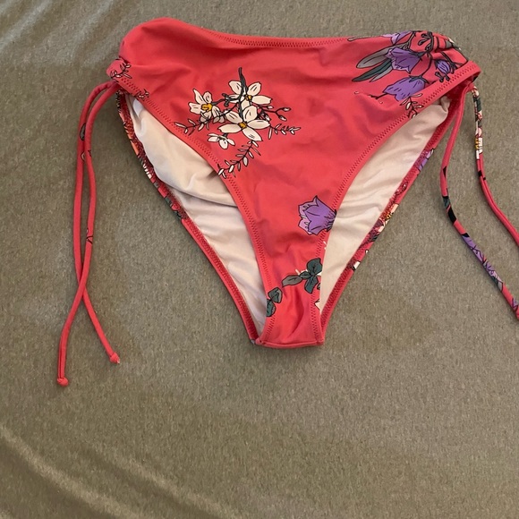 CUPSHE Floral Bikini Bottoms - Picture 5 of 5